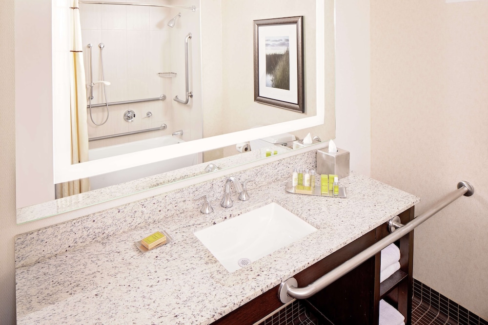 DoubleTree by Hilton Hotel Boston Bayside — Hotel rooms in Boston, Massachusetts