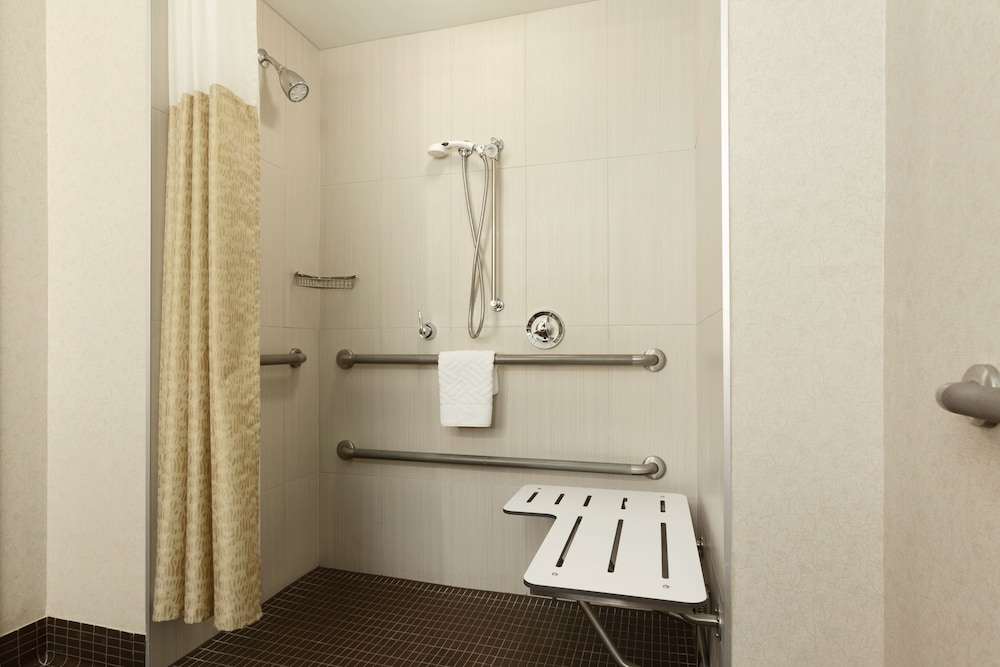 DoubleTree by Hilton Hotel Boston Bayside — Hotel rooms in Boston, Massachusetts