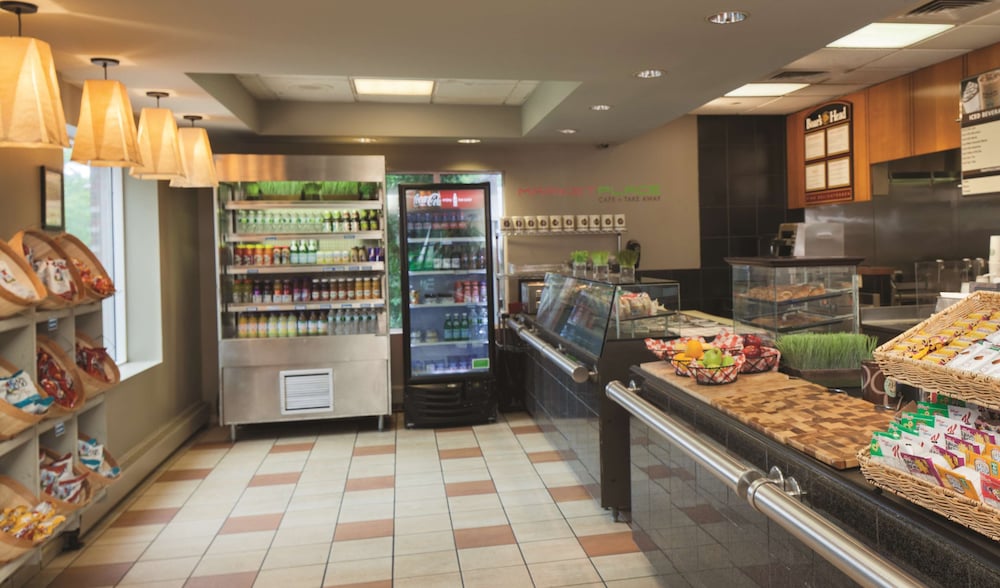 DoubleTree by Hilton Hotel Boston Bayside — Restaurant & bars in Boston, Massachusetts