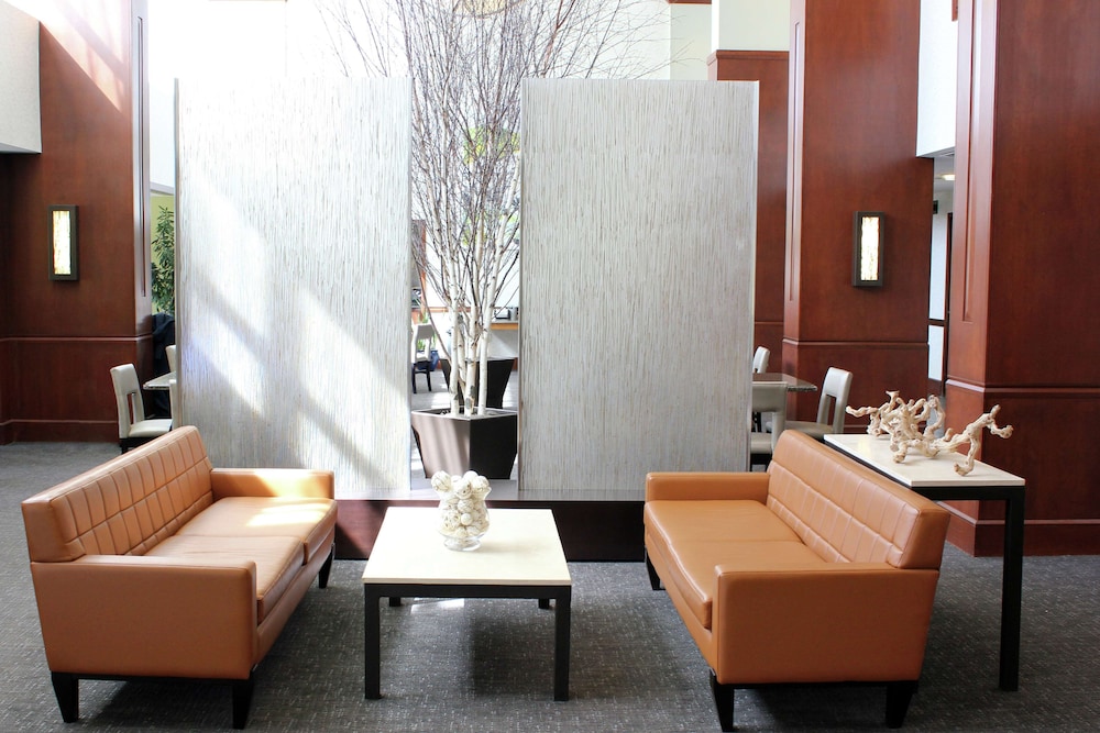 DoubleTree by Hilton Hotel Boston Bayside — Restaurant & bars in Boston, Massachusetts