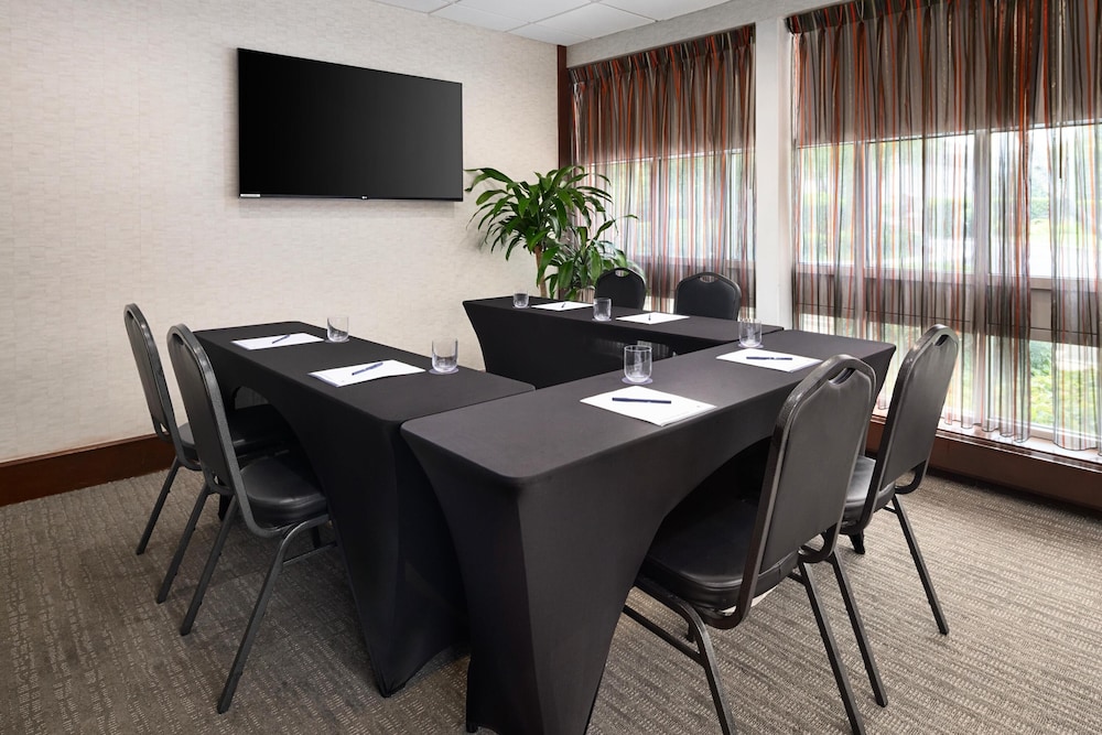 DoubleTree by Hilton Hotel Boston Bayside — Hotel building in Boston, Massachusetts