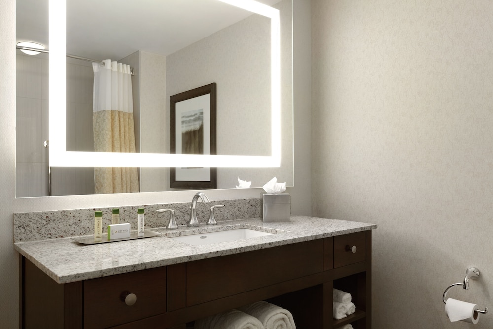 DoubleTree by Hilton Hotel Boston Bayside — Hotel rooms in Boston, Massachusetts