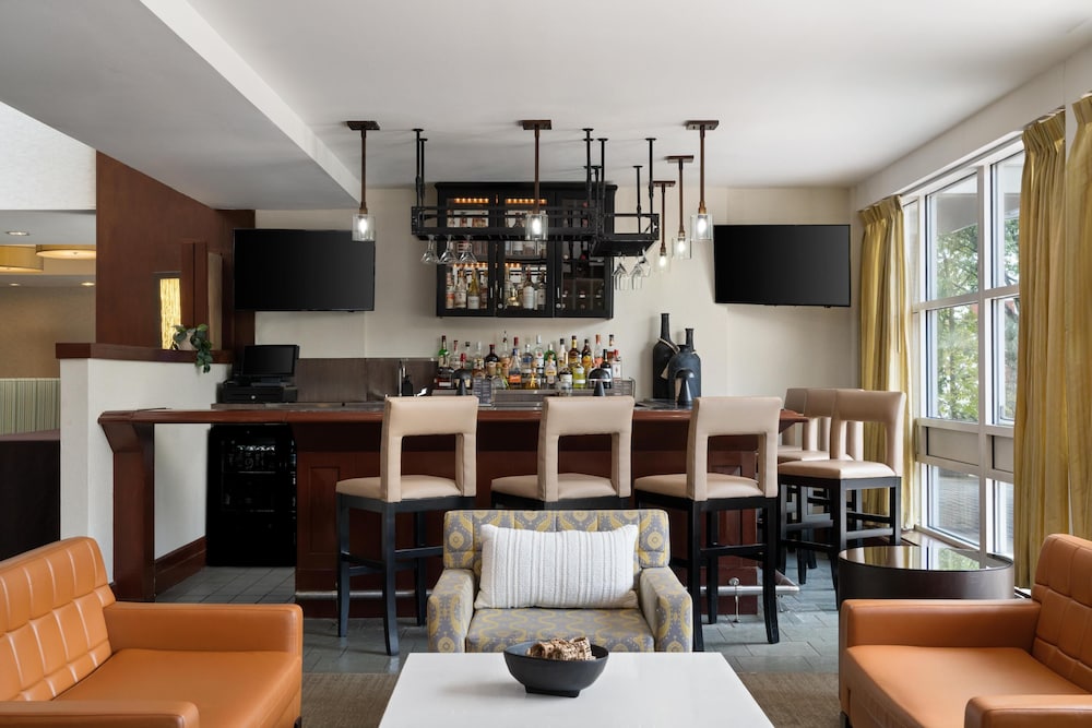 DoubleTree by Hilton Hotel Boston Bayside — Restaurant & bars in Boston, Massachusetts