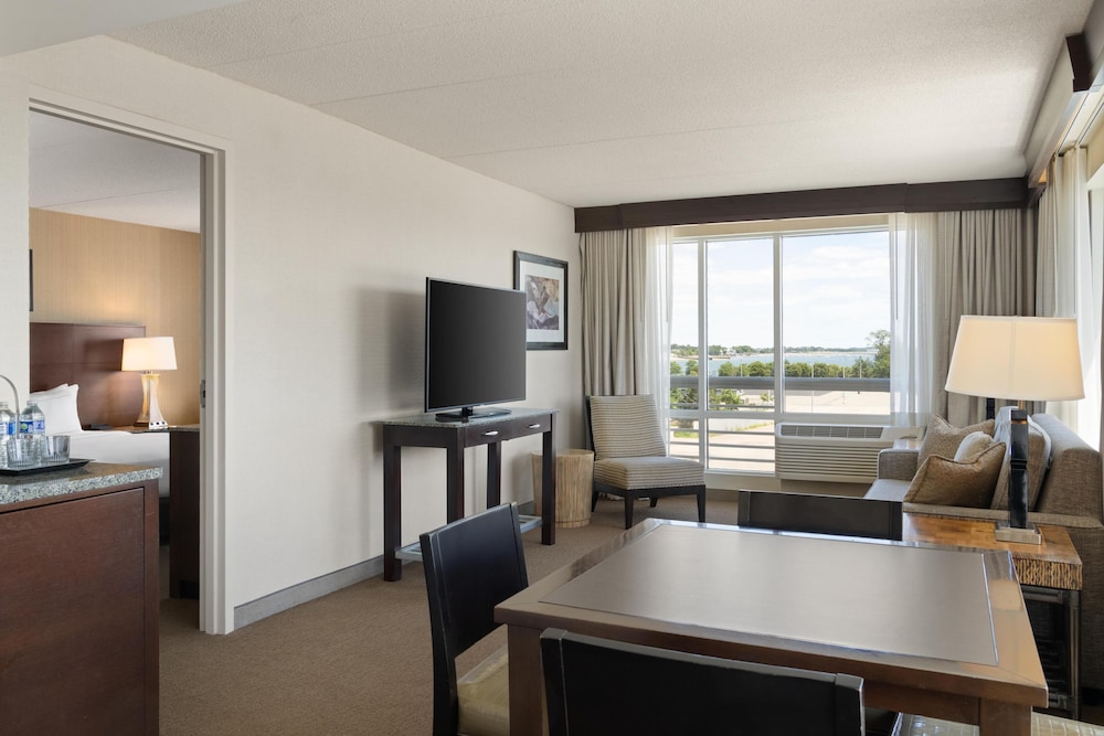 DoubleTree by Hilton Hotel Boston Bayside — Hotel rooms in Boston, Massachusetts