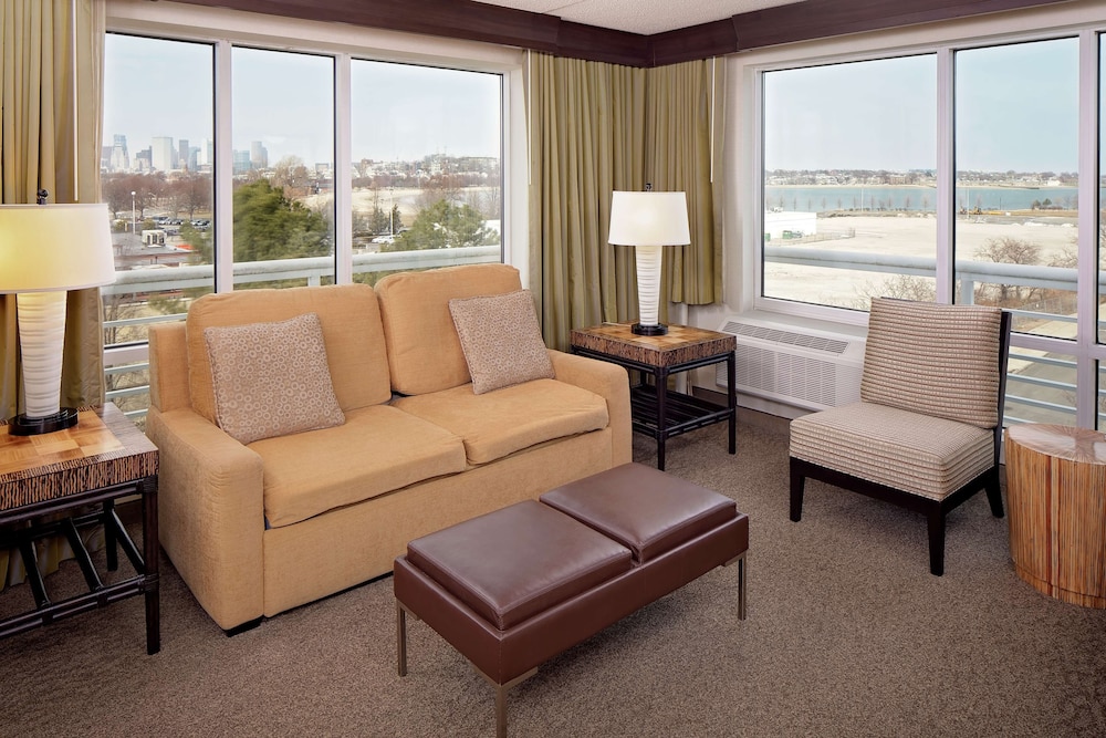 DoubleTree by Hilton Hotel Boston Bayside — Hotel rooms in Boston, Massachusetts