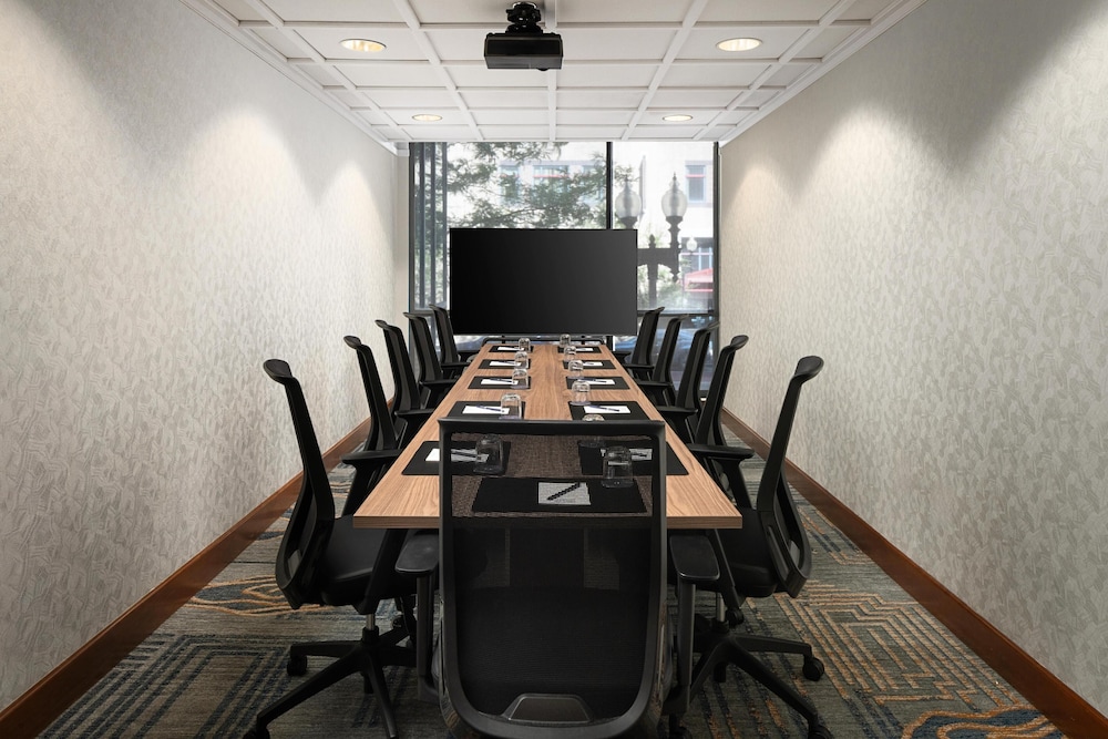 DoubleTree by Hilton Boston - Downtown — Hotel building in Boston, Massachusetts