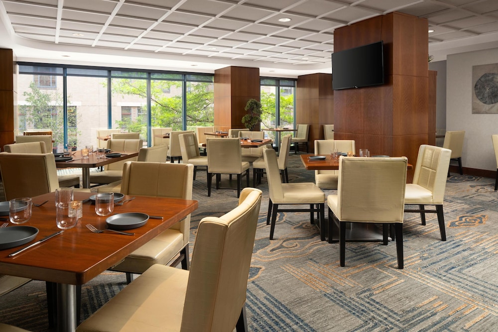 DoubleTree by Hilton Boston - Downtown — Restaurant & bars in Boston, Massachusetts