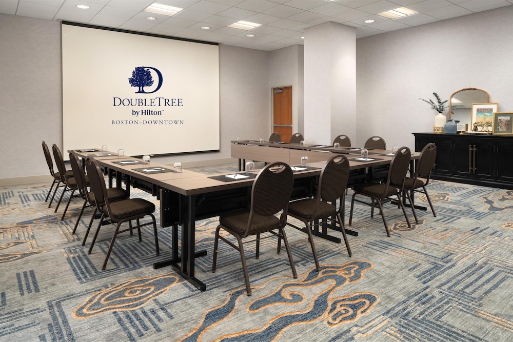 DoubleTree by Hilton Boston - Downtown — Hotel building in Boston, Massachusetts