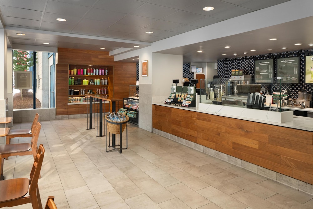 DoubleTree by Hilton Boston - Downtown — Restaurant & bars in Boston, Massachusetts