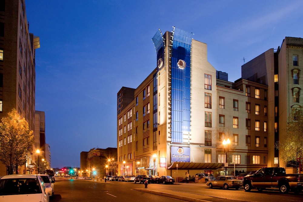 DoubleTree by Hilton Boston - Downtown — Hotel building in Boston, Massachusetts