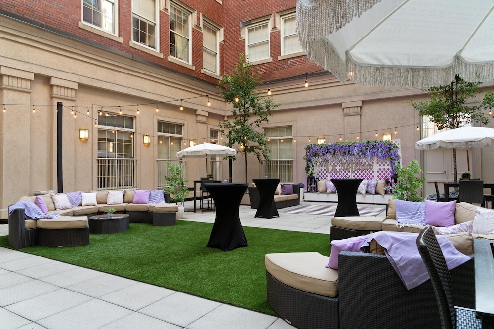 DoubleTree by Hilton Boston - Downtown — Hotel building in Boston, Massachusetts