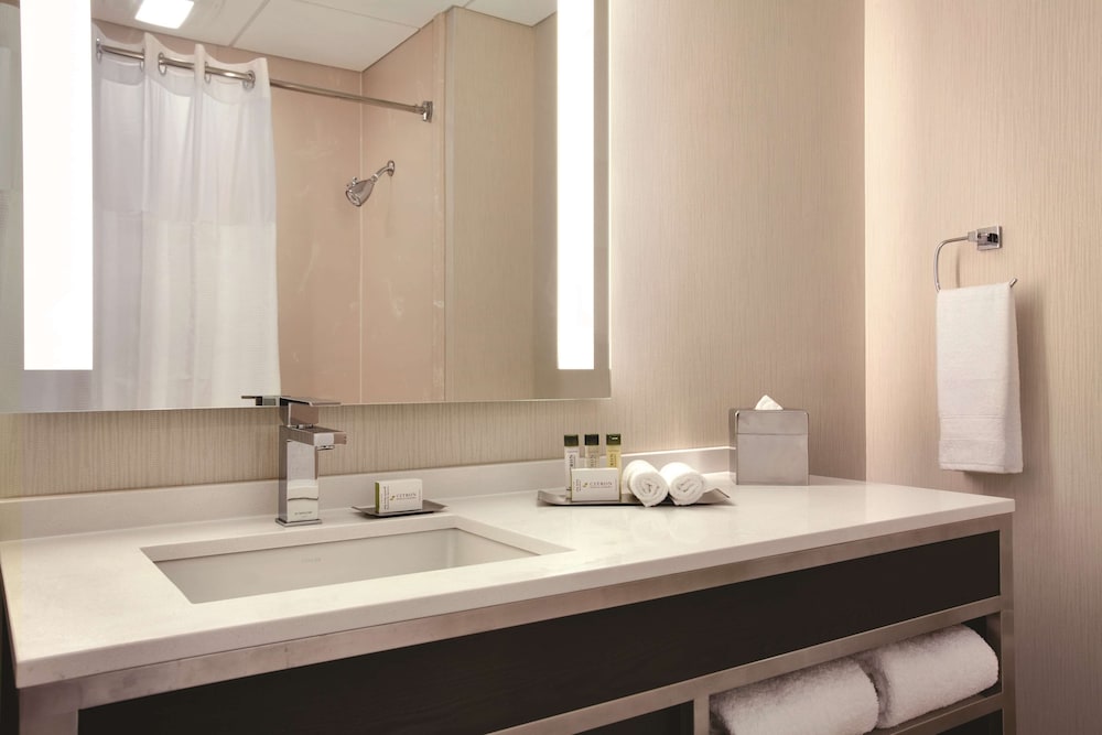 DoubleTree by Hilton Boston - Downtown — Hotel rooms in Boston, Massachusetts