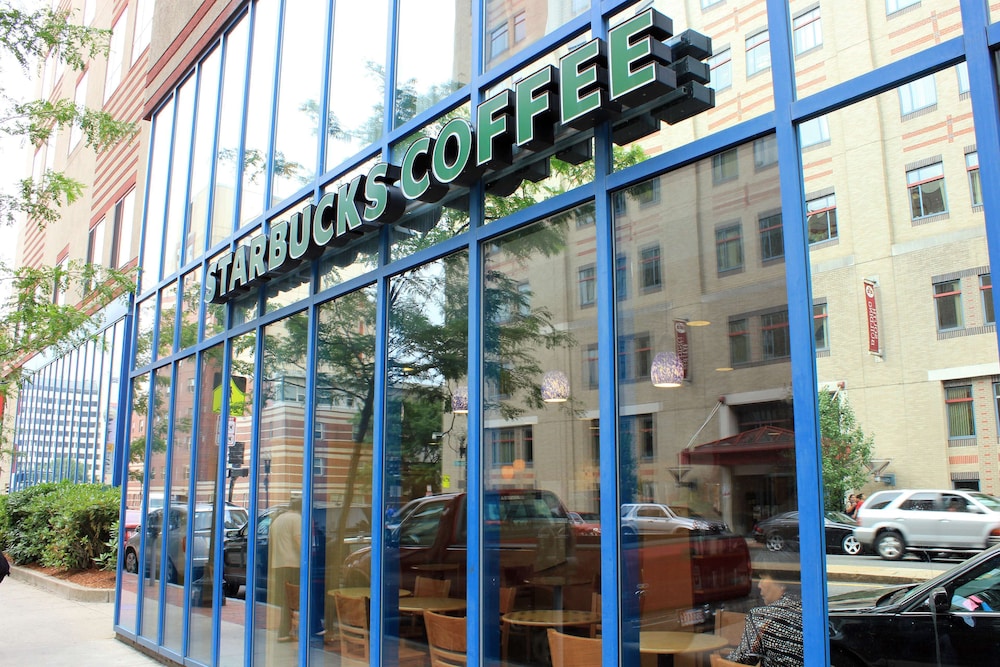 DoubleTree by Hilton Boston - Downtown — Restaurant & bars in Boston, Massachusetts
