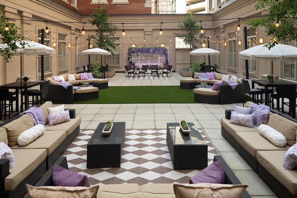 DoubleTree by Hilton Boston - Downtown — Restaurant & bars in Boston, Massachusetts
