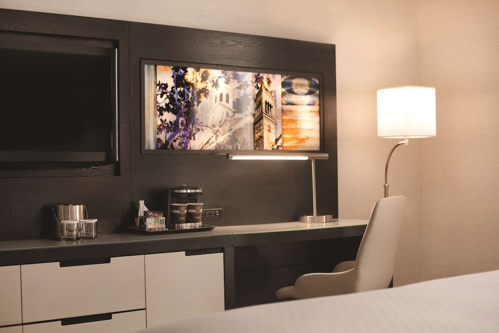 DoubleTree by Hilton Boston - Downtown — Hotel rooms in Boston, Massachusetts