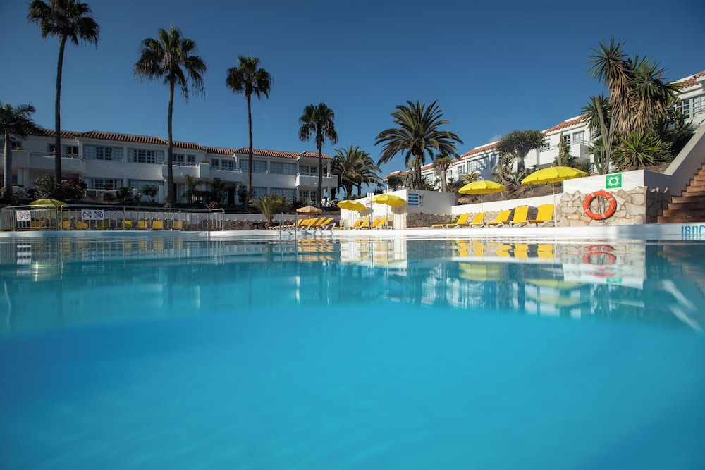Apartamentos Fuentepark — Swimming pool in Corralejo, Canary Islands