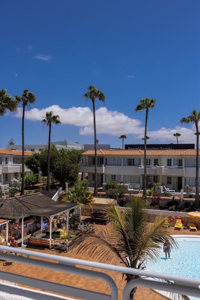 Apartamentos Fuentepark — Hotel building in Corralejo, Canary Islands