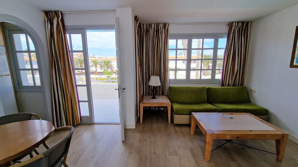 Apartamentos Fuentepark — Hotel rooms in Corralejo, Canary Islands