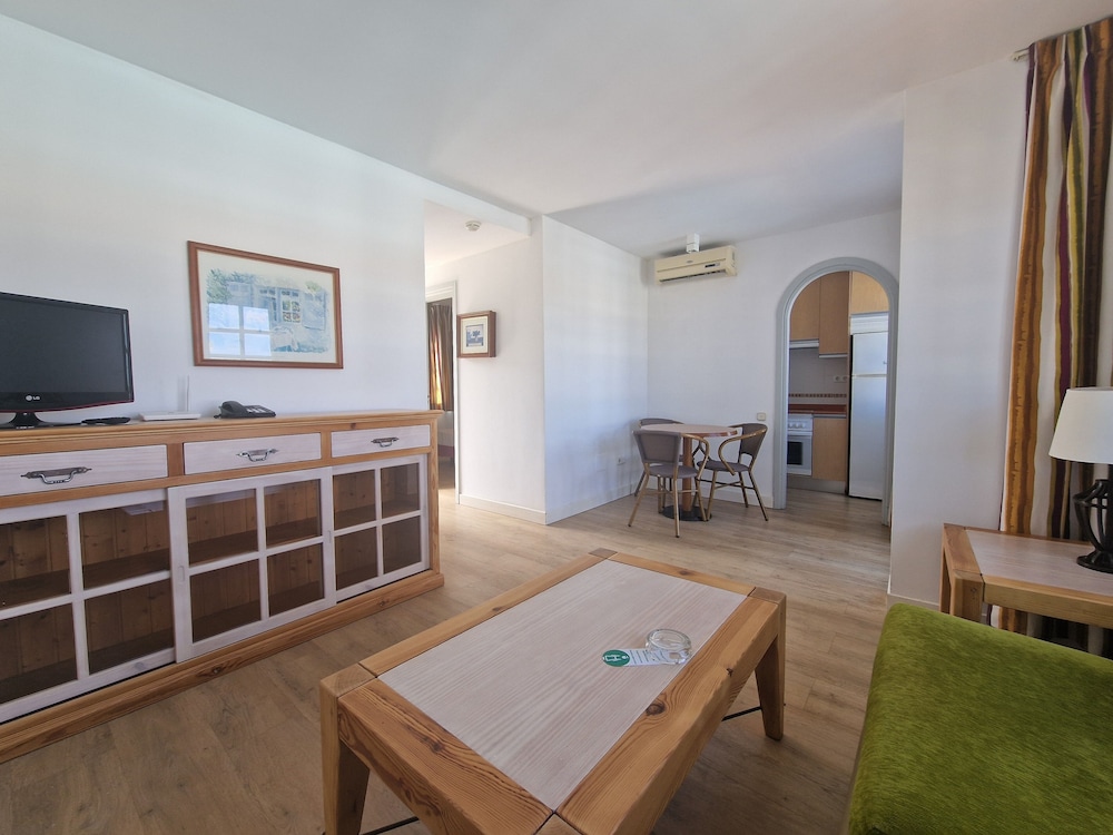Apartamentos Fuentepark — Hotel rooms in Corralejo, Canary Islands