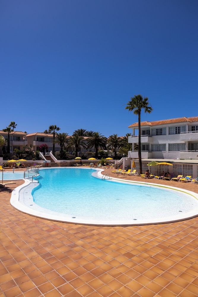 Apartamentos Fuentepark — Swimming pool in Corralejo, Canary Islands