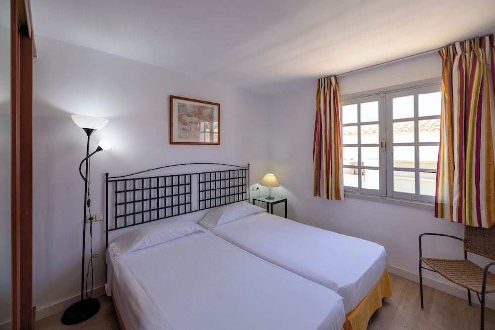 Apartamentos Fuentepark — Hotel rooms in Corralejo, Canary Islands