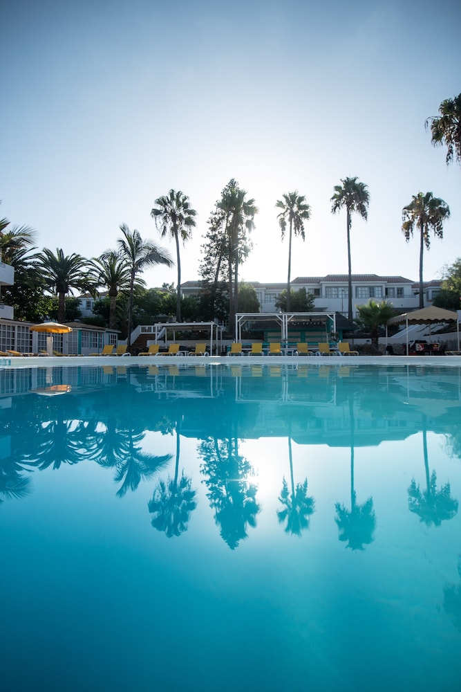 Apartamentos Fuentepark — Swimming pool in Corralejo, Canary Islands