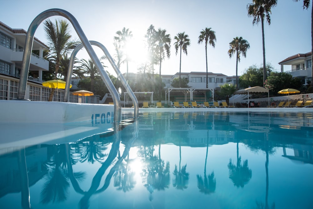 Apartamentos Fuentepark — Swimming pool in Corralejo, Canary Islands