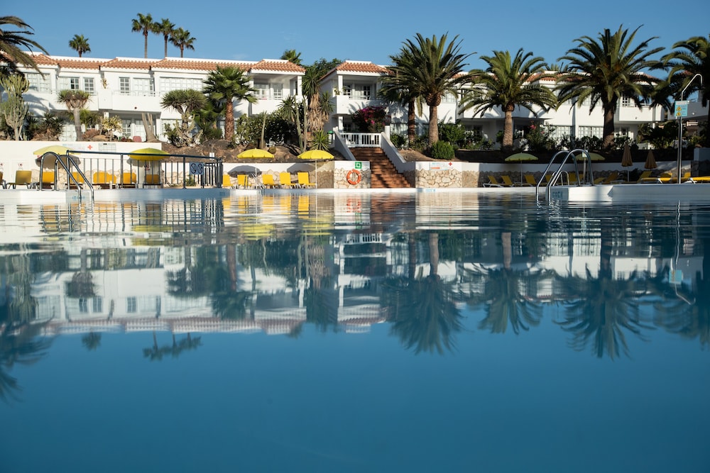 Apartamentos Fuentepark — Swimming pool in Corralejo, Canary Islands