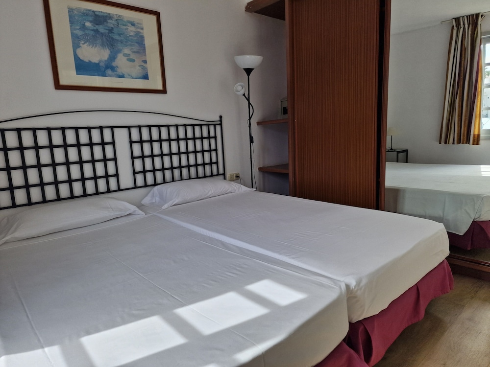 Apartamentos Fuentepark — Hotel rooms in Corralejo, Canary Islands
