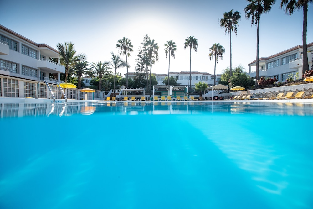 Apartamentos Fuentepark — Swimming pool in Corralejo, Canary Islands