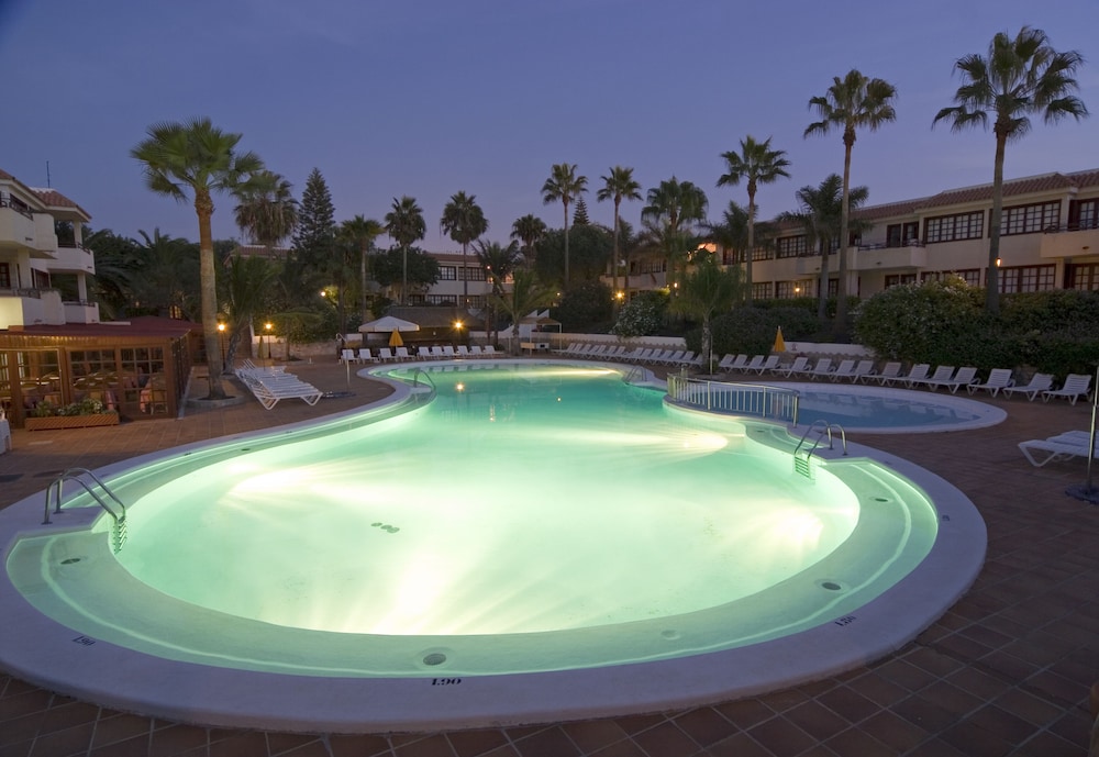 Apartamentos Fuentepark — Swimming pool in Corralejo, Canary Islands