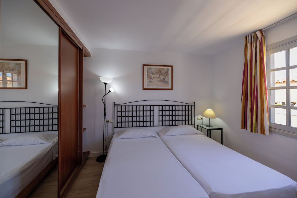 Apartamentos Fuentepark — Hotel rooms in Corralejo, Canary Islands