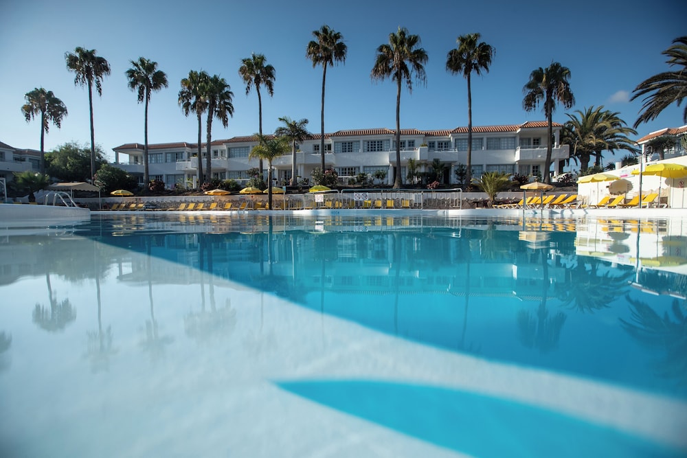 Apartamentos Fuentepark — Swimming pool in Corralejo, Canary Islands