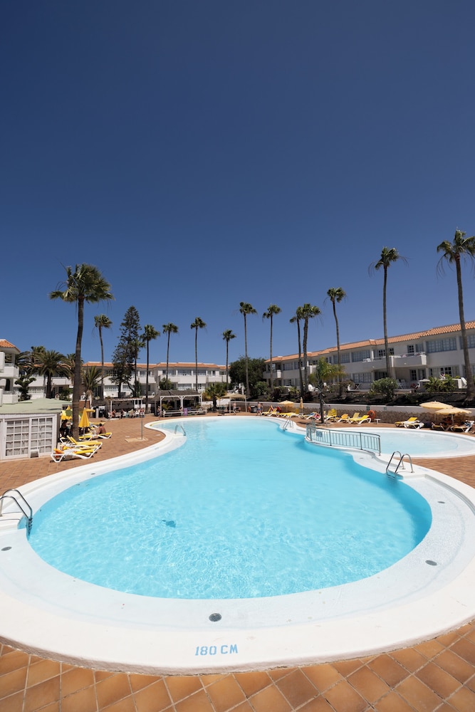 Apartamentos Fuentepark — Swimming pool in Corralejo, Canary Islands