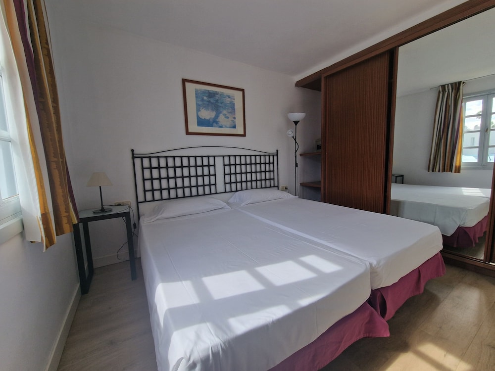 Apartamentos Fuentepark — Hotel rooms in Corralejo, Canary Islands