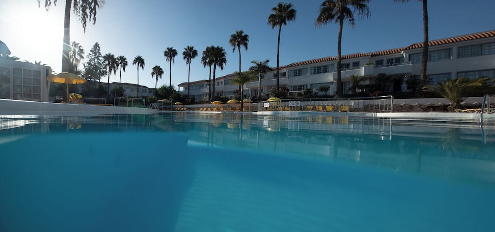 Apartamentos Fuentepark — Swimming pool in Corralejo, Canary Islands