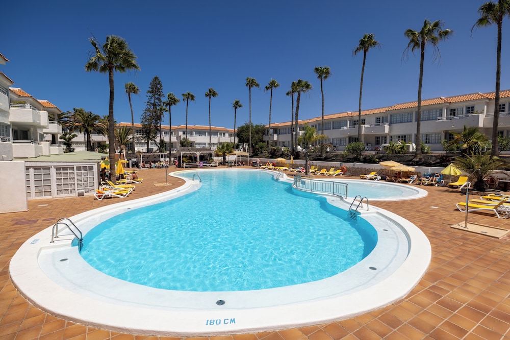 Apartamentos Fuentepark — Swimming pool in Corralejo, Canary Islands