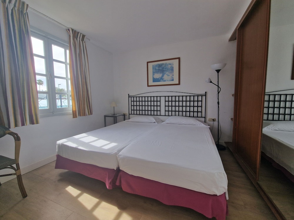 Apartamentos Fuentepark — Hotel rooms in Corralejo, Canary Islands