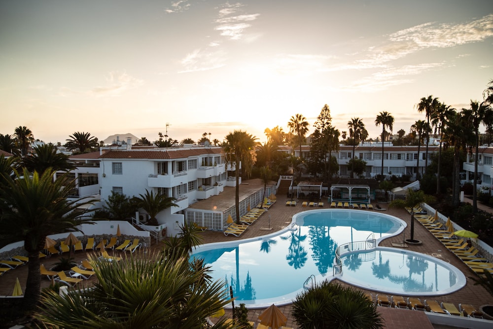 Apartamentos Fuentepark — Swimming pool in Corralejo, Canary Islands
