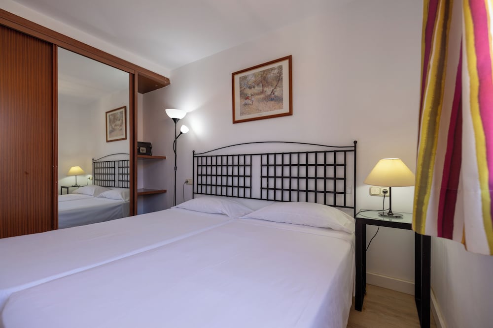 Apartamentos Fuentepark — Hotel rooms in Corralejo, Canary Islands