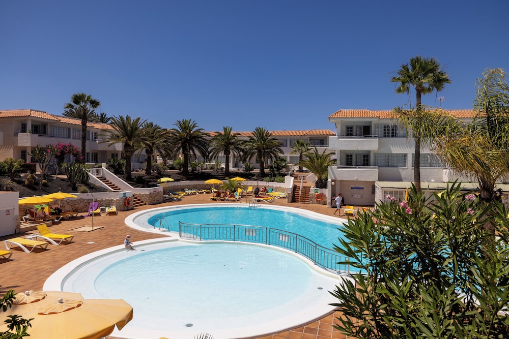 Apartamentos Fuentepark — Swimming pool in Corralejo, Canary Islands