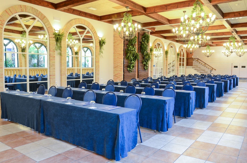 Hotel La Laguna Spa And Golf — Hotel building in Rojales, Valencian Community