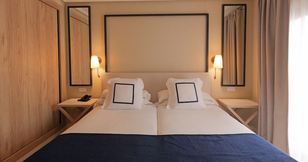 Hotel La Laguna Spa And Golf — Hotel rooms in Rojales, Valencian Community