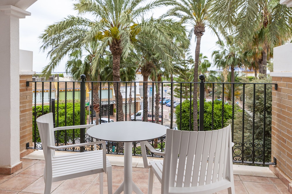 Hotel La Laguna Spa And Golf — Hotel rooms in Rojales, Valencian Community