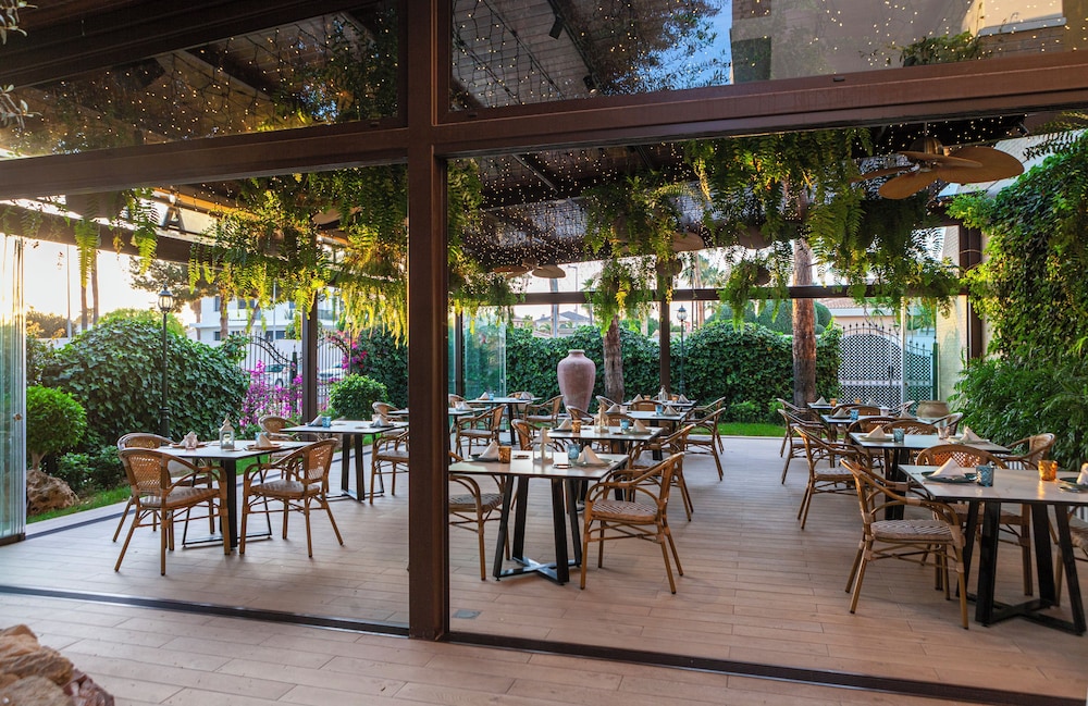 Hotel La Laguna Spa And Golf — Restaurant & bars in Rojales, Valencian Community