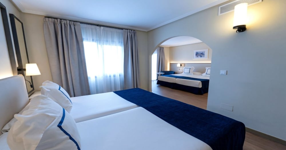 Hotel La Laguna Spa And Golf — Hotel rooms in Rojales, Valencian Community