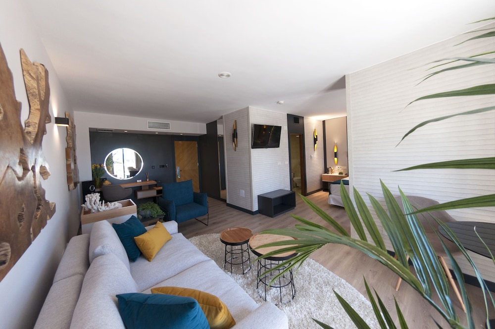 Hotel La Laguna Spa And Golf — Hotel rooms in Rojales, Valencian Community