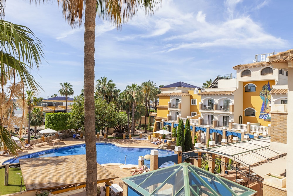 Hotel La Laguna Spa And Golf — Swimming pool in Rojales, Valencian Community