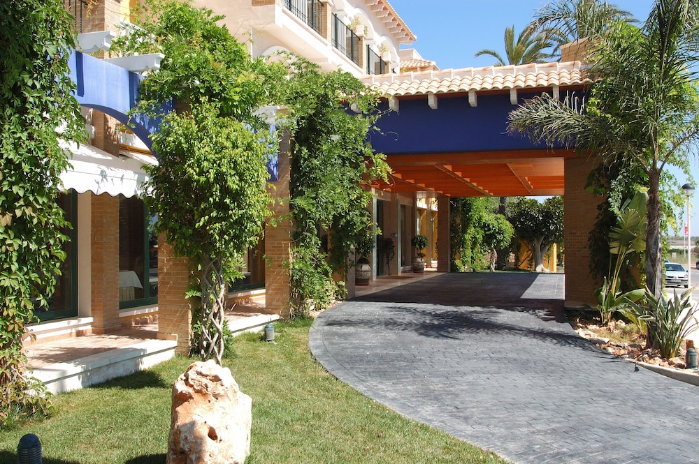 Hotel La Laguna Spa And Golf — Hotel building in Rojales, Valencian Community