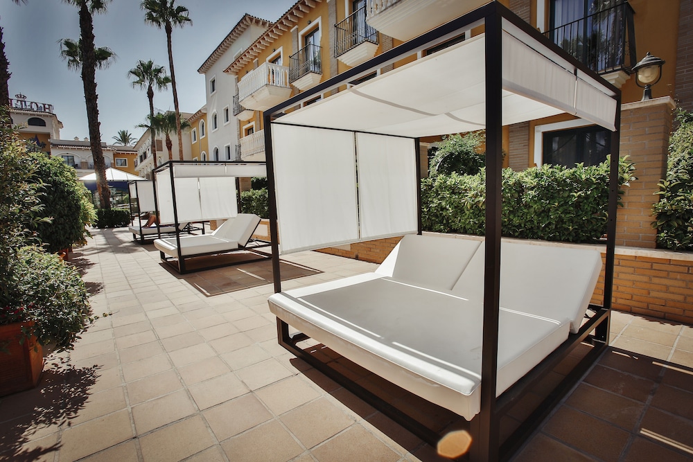 Hotel La Laguna Spa And Golf — Hotel building in Rojales, Valencian Community